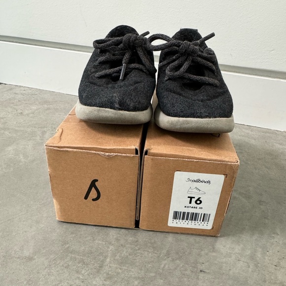 SmAll Birds Toddler shoes - Picture 2 of 2